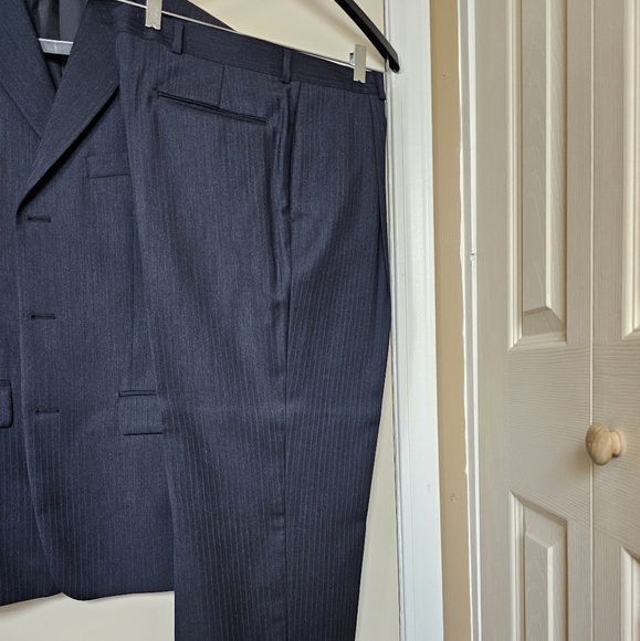 Suits - Picture 7 of 8